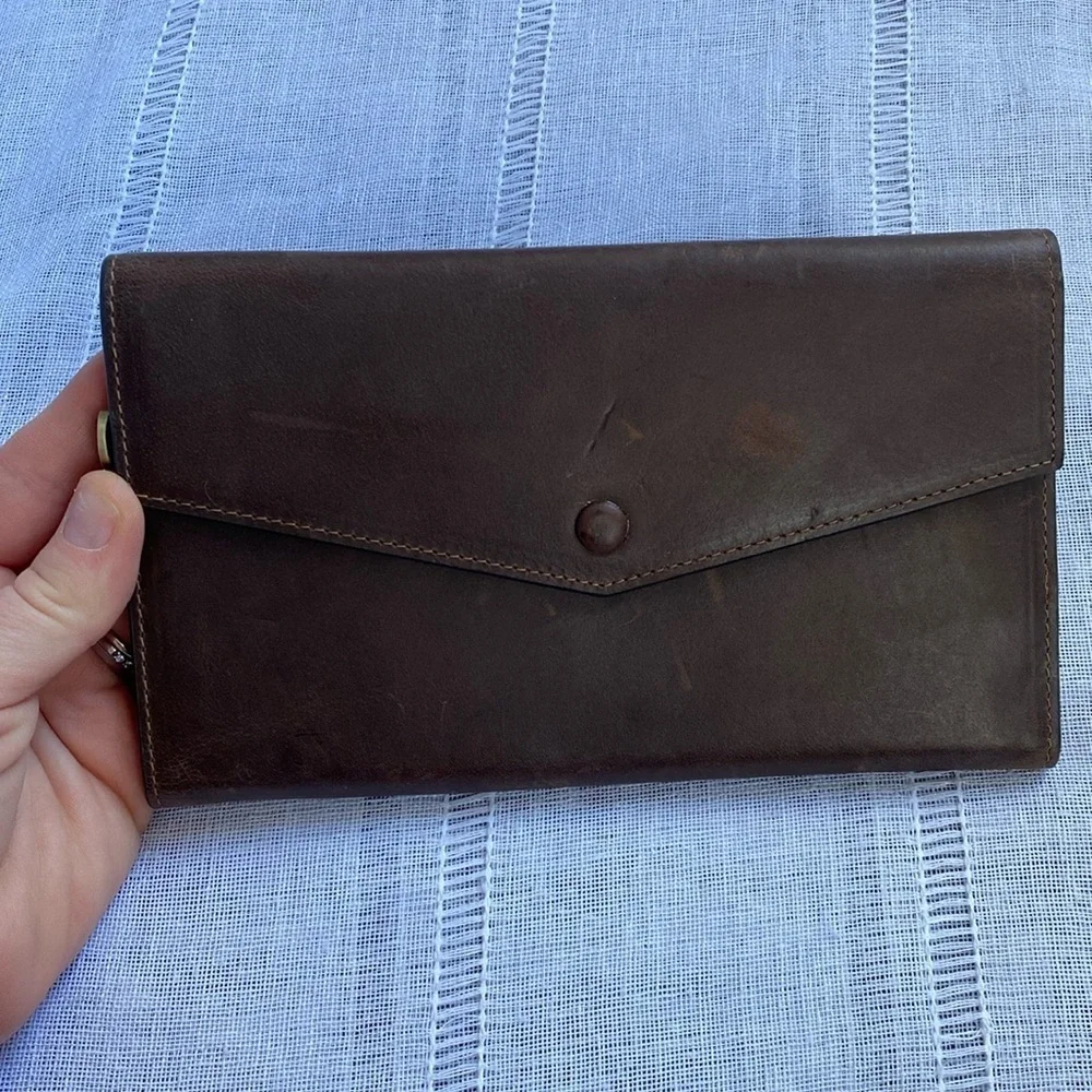 It’s Life RFID NWOT vintage look genuine leather wallet.